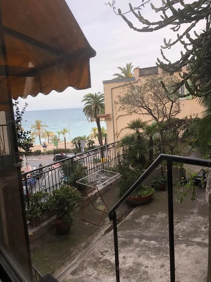 Casa Vacanza In Costa Azzurra Menton 0*,